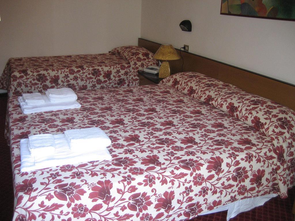 Niagara Hotel Rimini Zimmer foto